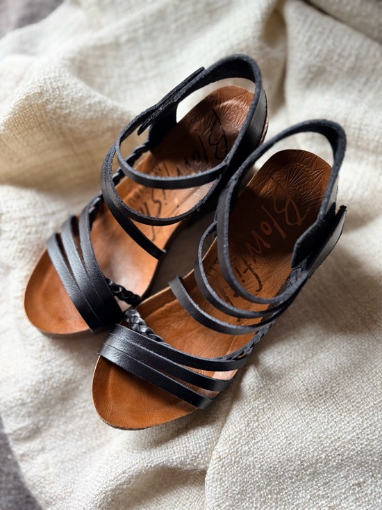 Blowfish Wedge Sandal black, size 6 - Picture 4 of 4